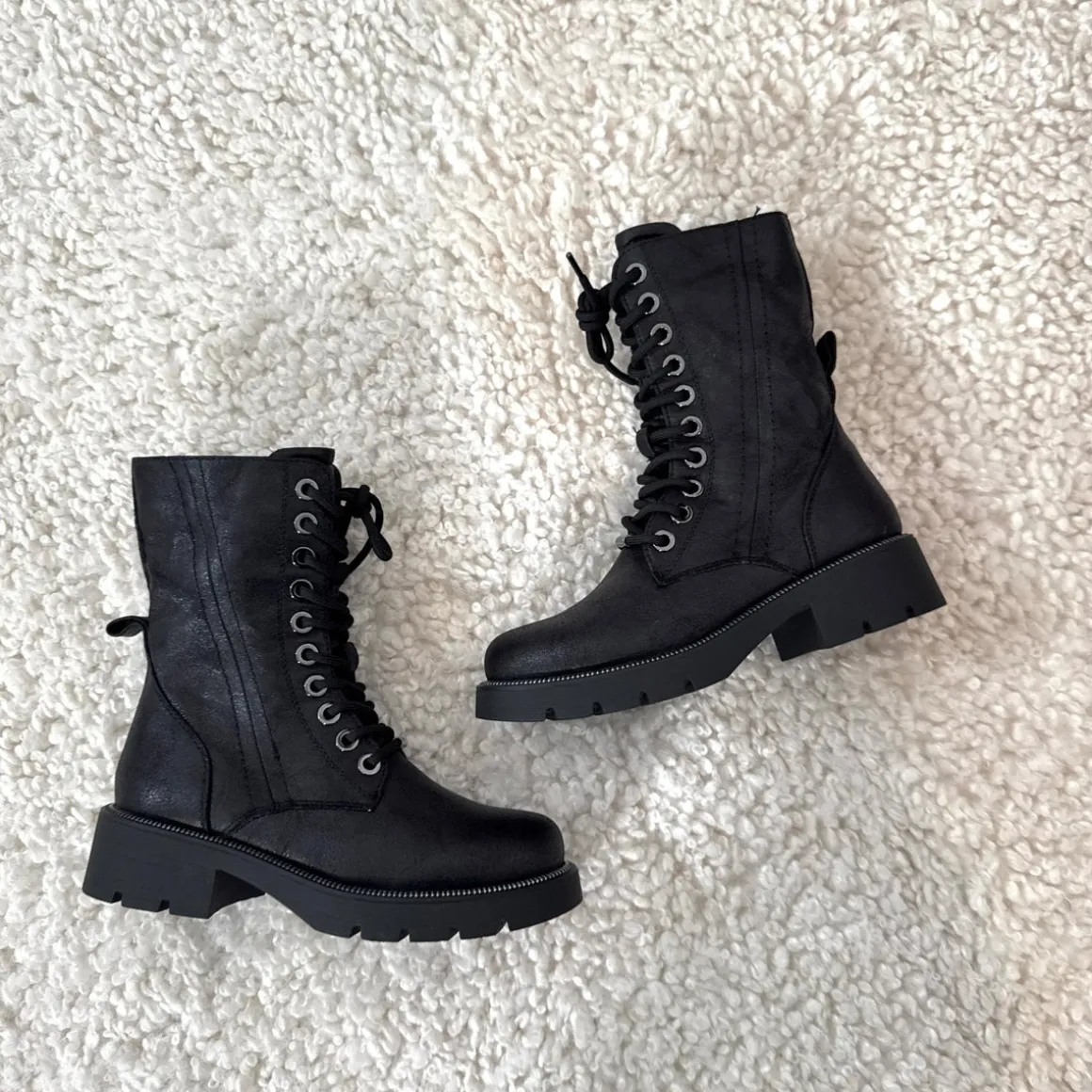 BOOTS LACETS NOIRE LACY