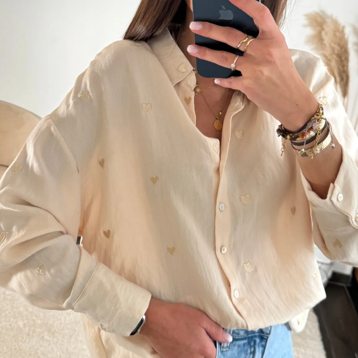 chemisier_beige_coeur_gol_2.webp CHEMISIER BEIGE COEUR GOLD
