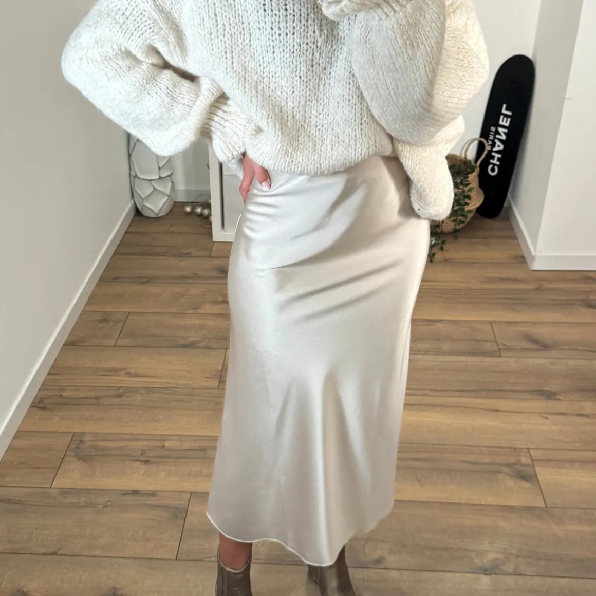 JUPE SATINÉE BEIGE TALIA