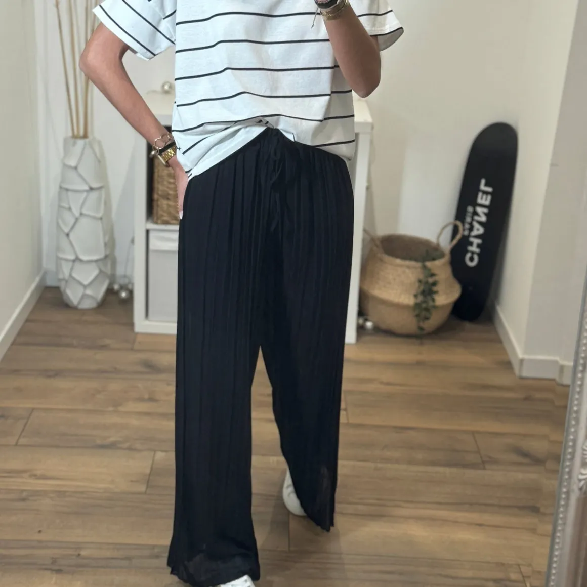 pantalon_pliss_fluide_noi_2.webp PANTALON PLISSÉ FLUIDE NOIR GASPARD