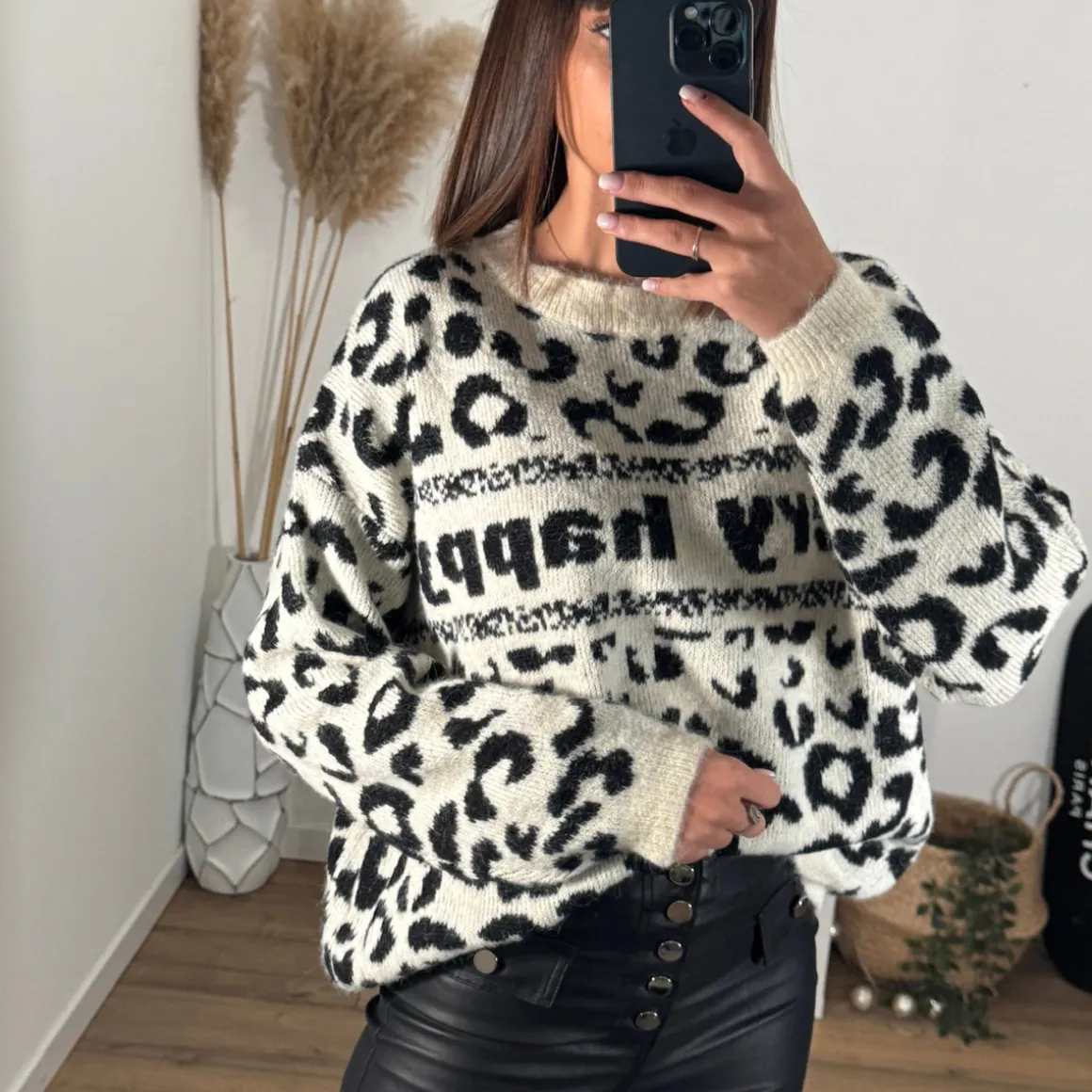 PULL NOIR ET BLANC VERY HAPPY