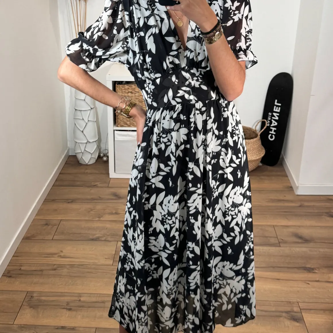 robe_fleurie_blanche_et_n_1.webp ROBE FLEURIE BLANCHE ET NOIRE ELOISE