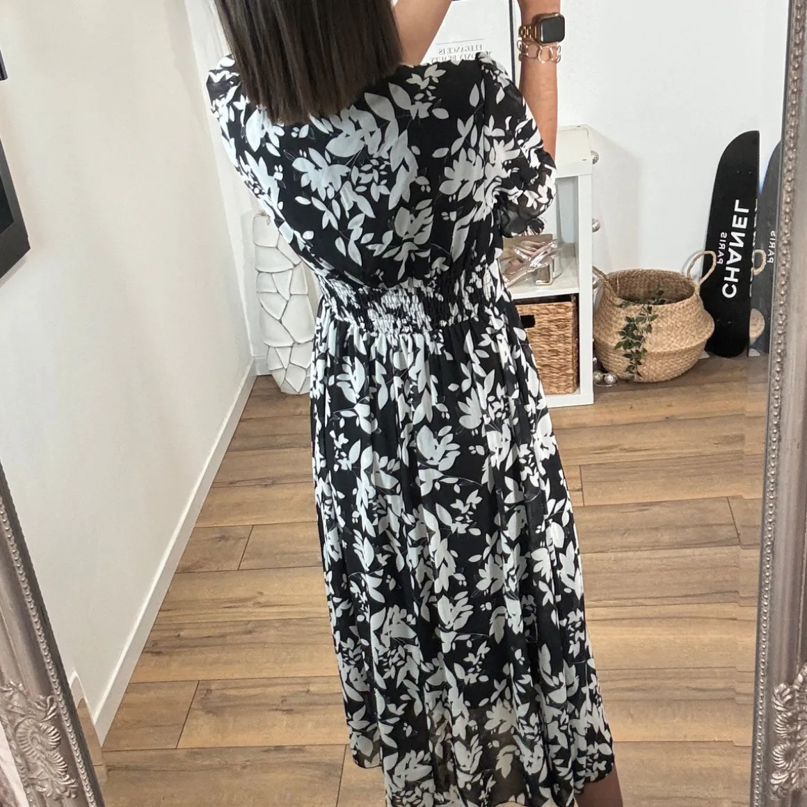 robe_fleurie_blanche_et_n_4.webp ROBE FLEURIE BLANCHE ET NOIRE ELOISE