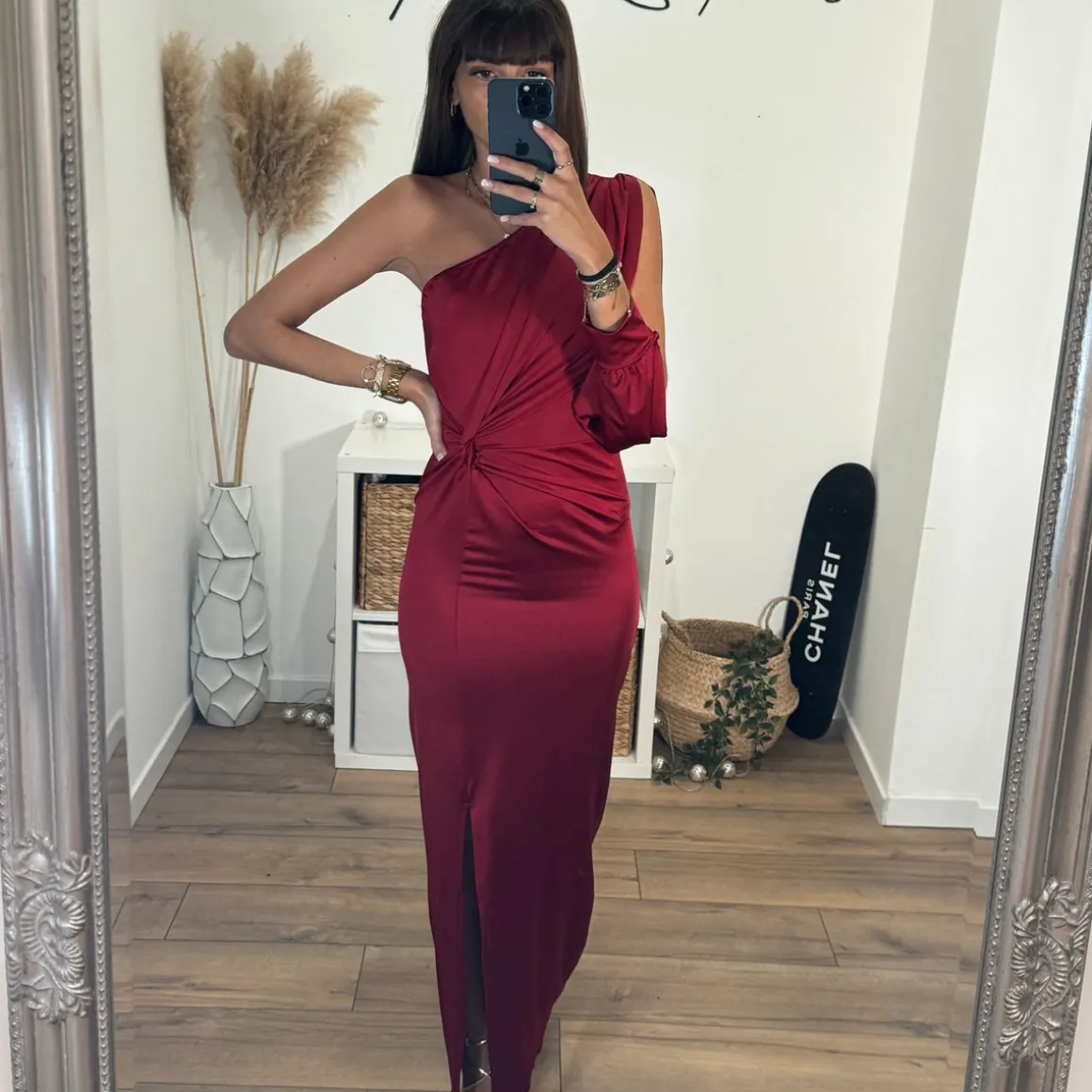 robe_satin_asymetrique_bo_3.webp ROBE SATIN ASYMETRIQUE BORDEAUX ALIX